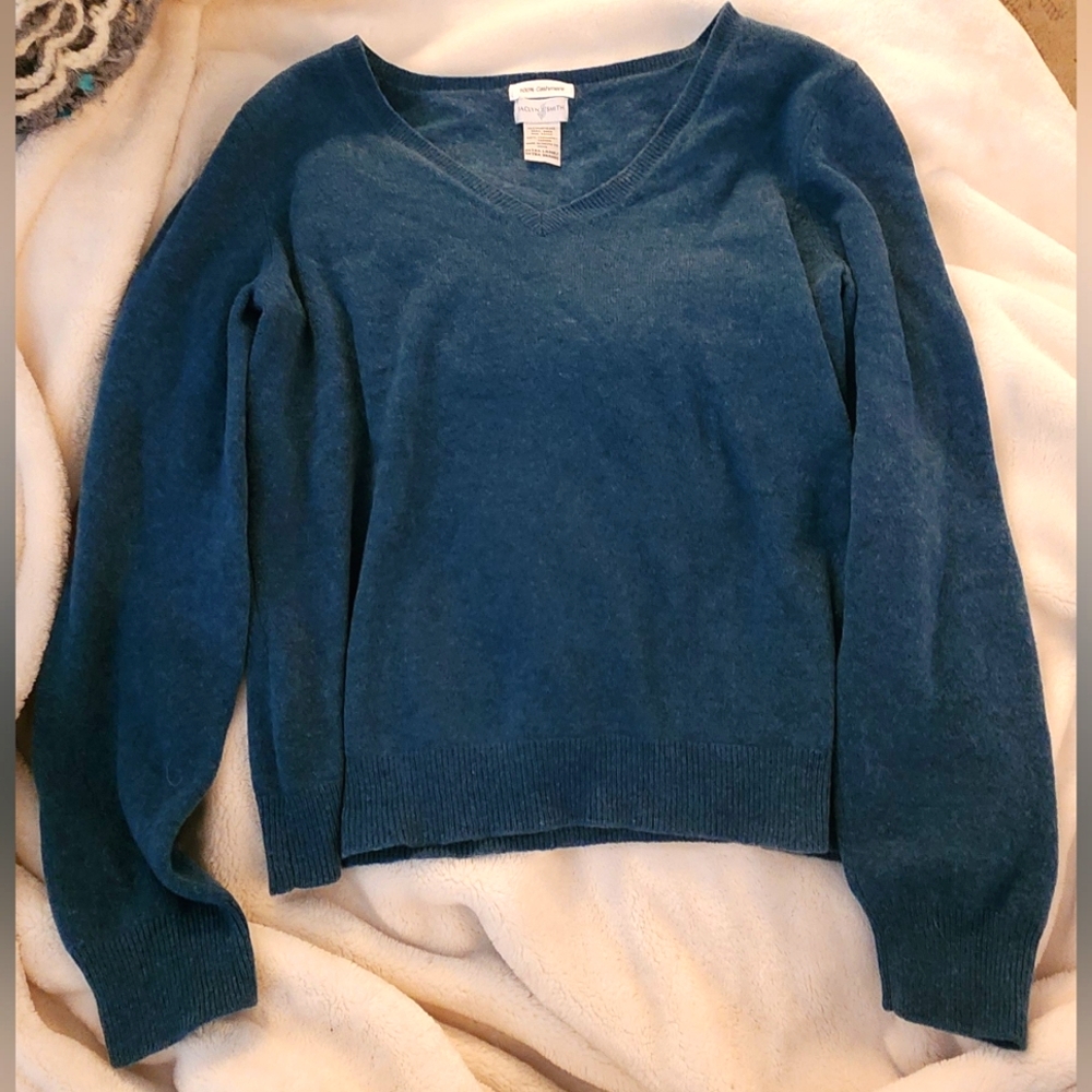 100% cashmere blue Teal vneck sweater